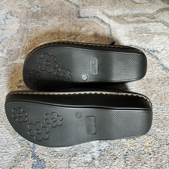 Savvy Jane Nursing Shoe in Black & Silver - Picture 6 of 6